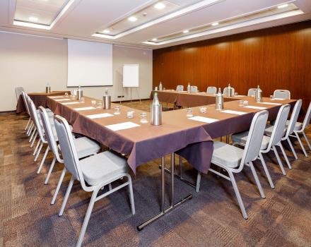 Organize your meeting with Hotel Goldenmile Milan, 4 stars in Trezzano on the Naviglio, just outside Milan.