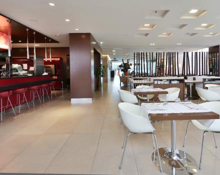BW Hotel Goldenmile Milan, 4 stars in Trezzano Sul Naviglio, has both an internal bistrot and a restaurant. Try our kitchen!